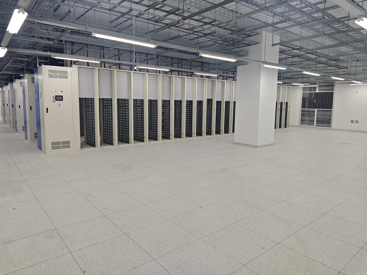 苏州太仓朝亚大上海数据中心 – 2000㎡防静电架空地板铺装工程