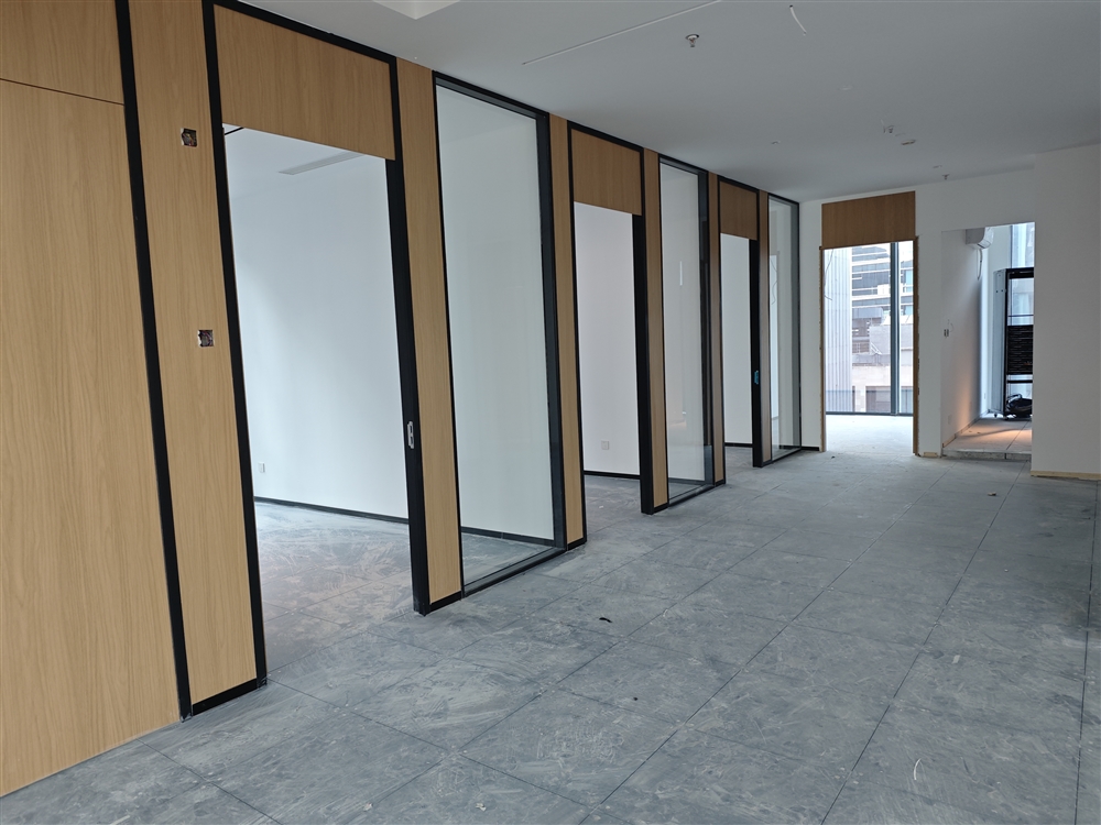 On-site view of the SC800 raised access floor after installation (prior to carpet laying)