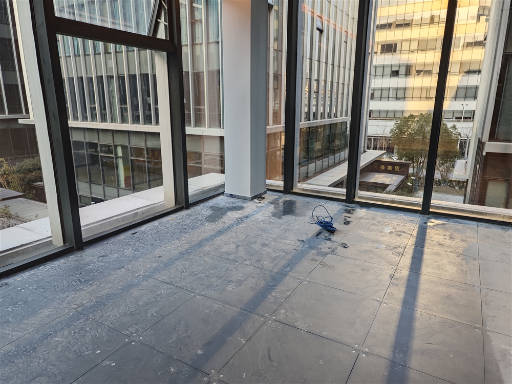 On-site view of the SC800 raised access floor after installation (prior to carpet laying)