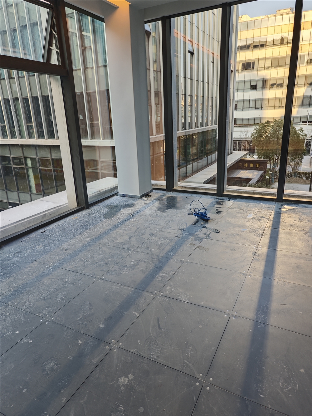 On-site view of the SC800 raised access floor after installation (prior to carpet laying)